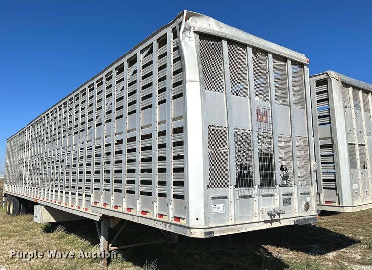 image for item DQ1476 2004 M&W  livestock trailer