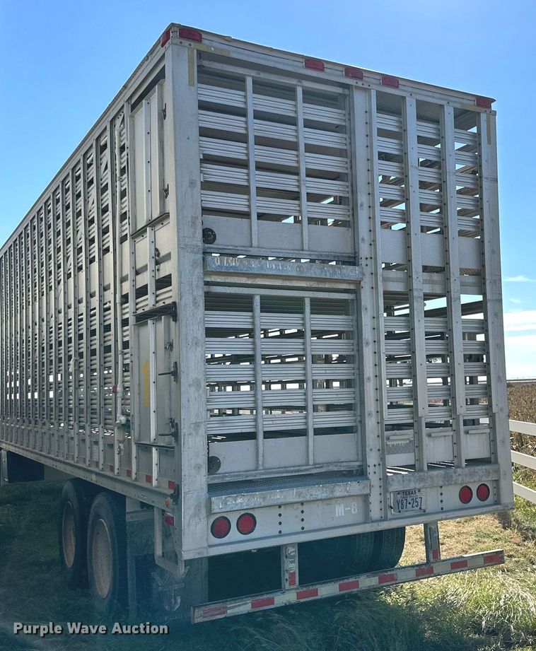 image for item DQ1476 2004 M&W  livestock trailer
