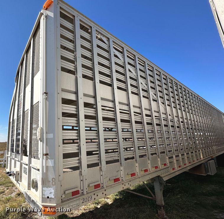 image for item DQ1476 2004 M&W  livestock trailer