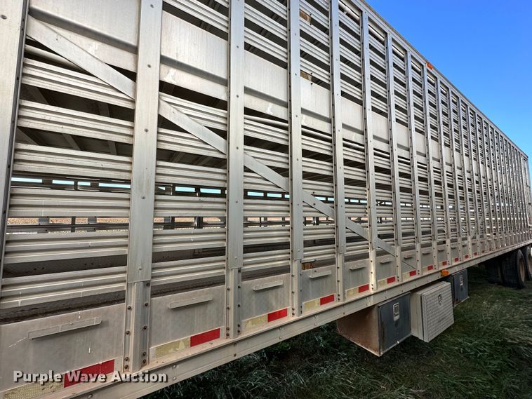 image for item DQ1476 2004 M&W  livestock trailer