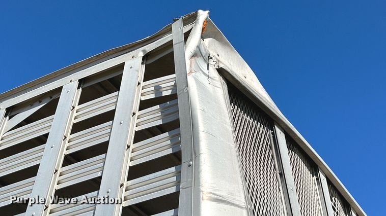 image for item DQ1476 2004 M&W  livestock trailer