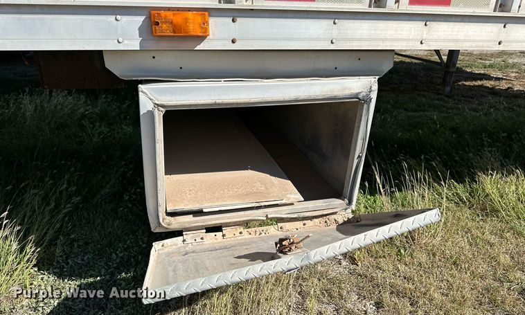 image for item DQ1476 2004 M&W  livestock trailer