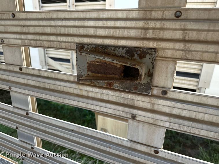 image for item DQ1476 2004 M&W  livestock trailer