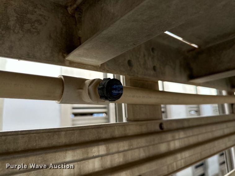 image for item DQ1476 2004 M&W  livestock trailer