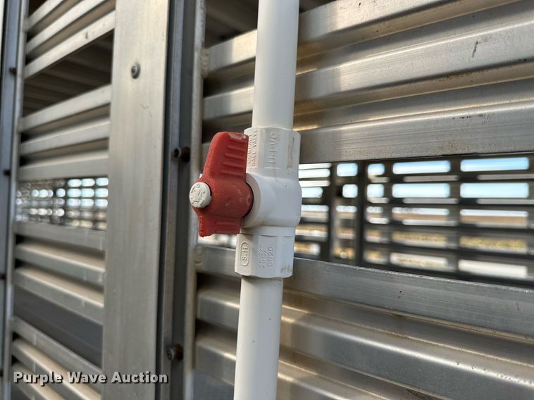 image for item DQ1476 2004 M&W  livestock trailer