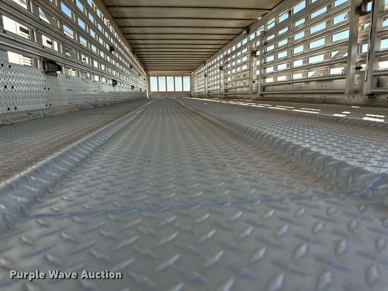 image for item DQ1476 2004 M&W  livestock trailer