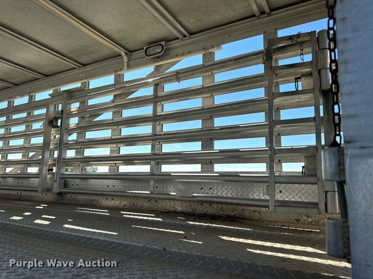 image for item DQ1476 2004 M&W  livestock trailer