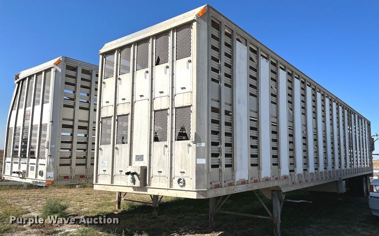 image for item DQ1477 2004 M&W  livestock trailer
