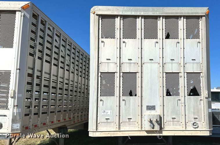 image for item DQ1477 2004 M&W  livestock trailer