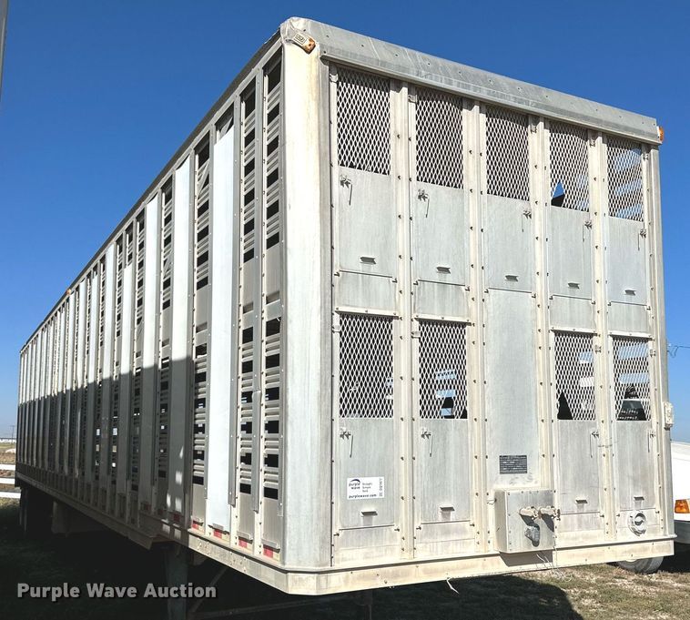 image for item DQ1477 2004 M&W  livestock trailer