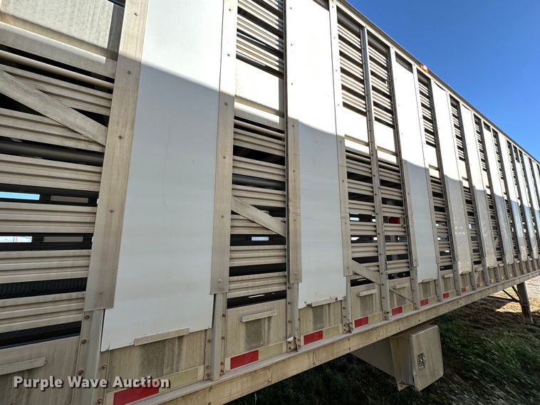 image for item DQ1477 2004 M&W  livestock trailer