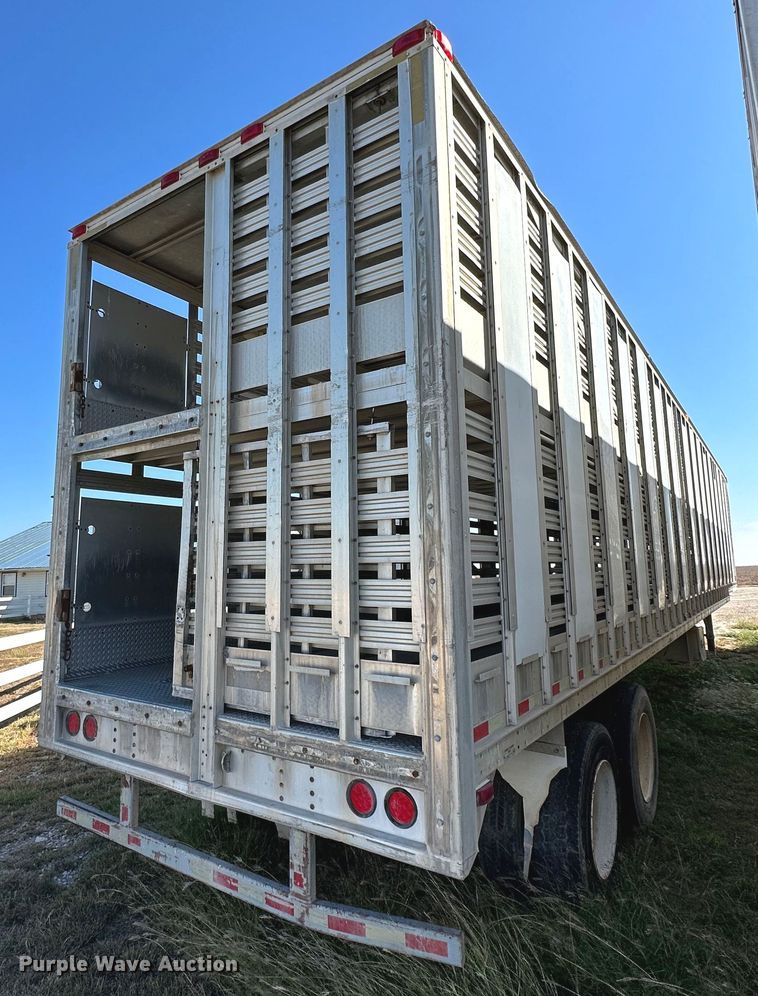 image for item DQ1477 2004 M&W  livestock trailer