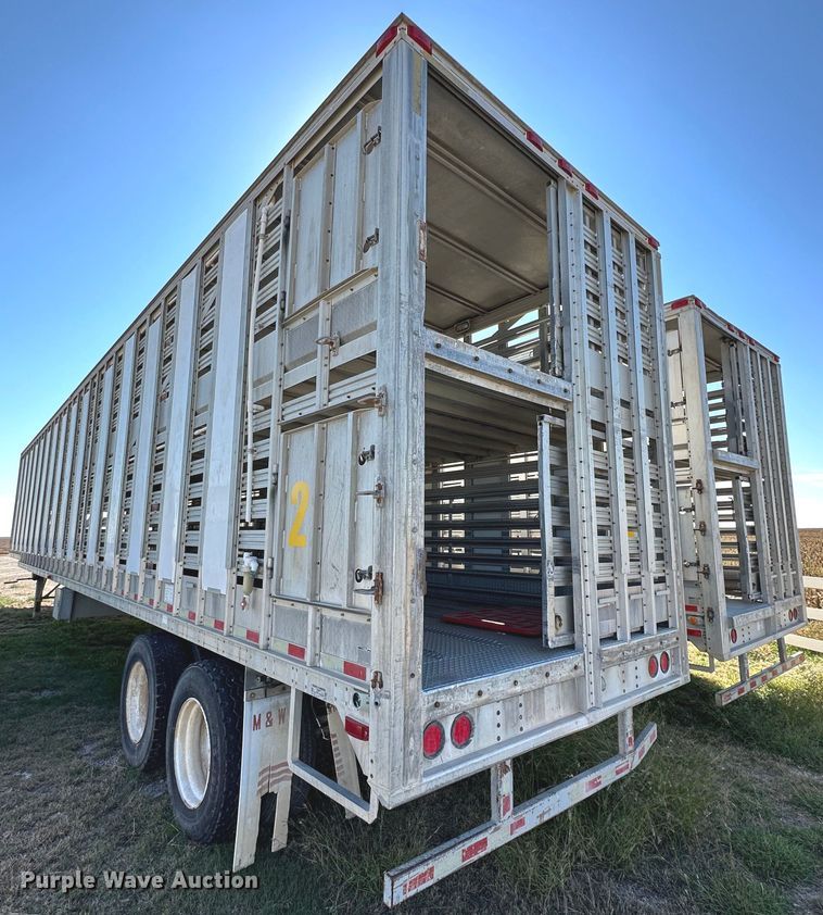image for item DQ1477 2004 M&W  livestock trailer