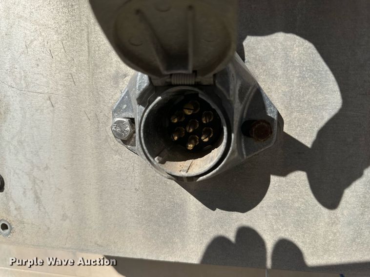 image for item DQ1477 2004 M&W  livestock trailer