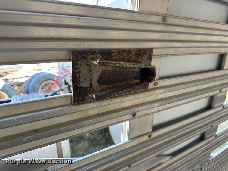 image for item DQ1477 2004 M&W  livestock trailer