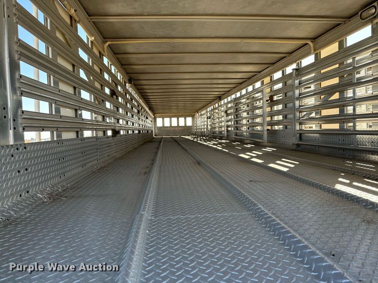 image for item DQ1477 2004 M&W  livestock trailer