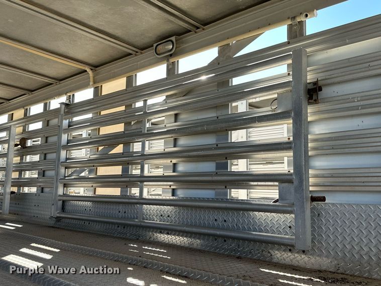 image for item DQ1477 2004 M&W  livestock trailer