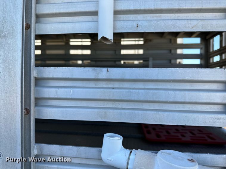 image for item DQ1477 2004 M&W  livestock trailer