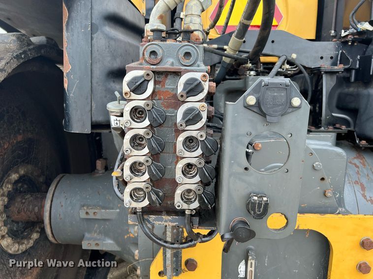 image for item DQ2257 2008 Caterpillar Challenger MT855B  crawler tractor