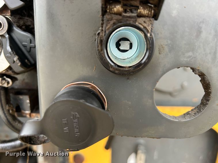 image for item DQ2257 2008 Caterpillar Challenger MT855B  crawler tractor