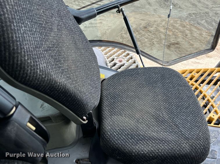 image for item DQ2257 2008 Caterpillar Challenger MT855B  crawler tractor