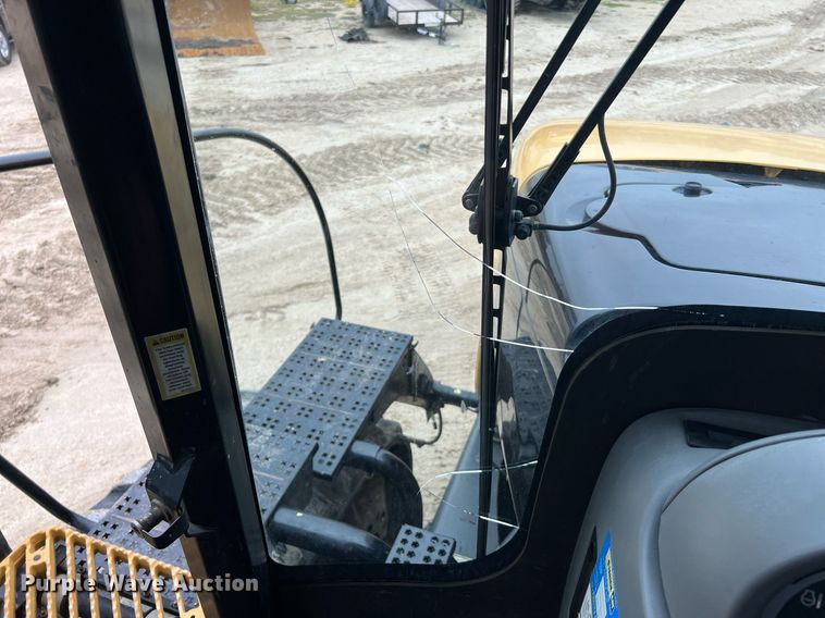 image for item DQ2257 2008 Caterpillar Challenger MT855B  crawler tractor