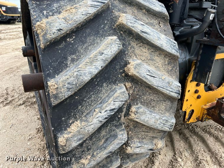 image for item DQ2257 2008 Caterpillar Challenger MT855B  crawler tractor