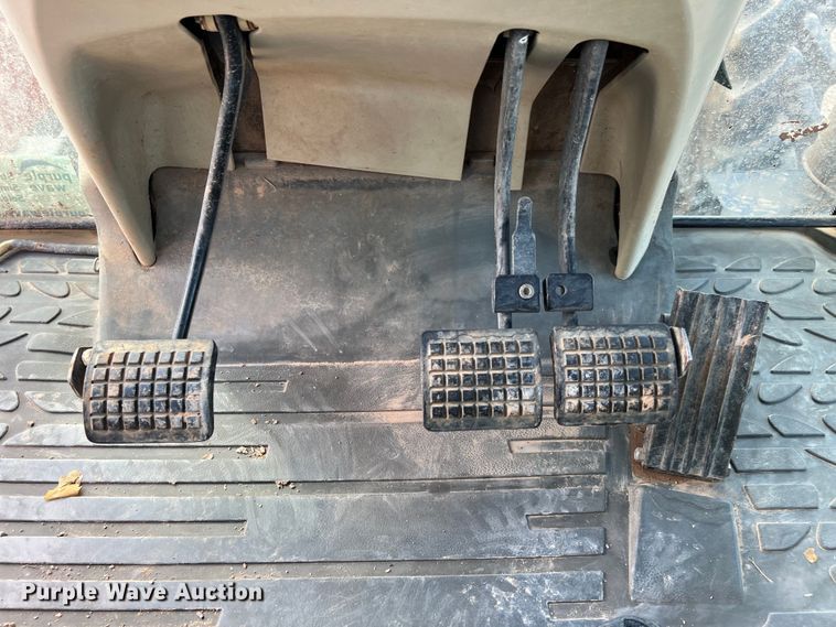 image for item DQ2295 2005 AGCO RT120A  MFWD tractor