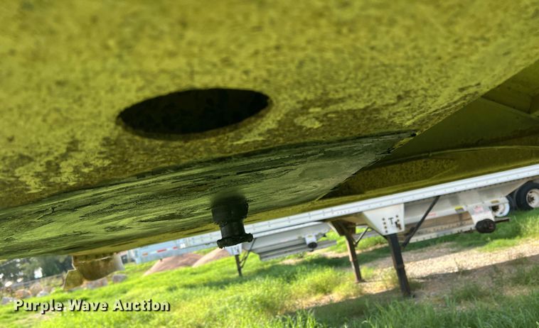 image for item DS2439 1986 Wilson DWH-100  grain trailer