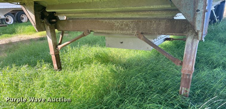 image for item DS2439 1986 Wilson DWH-100  grain trailer