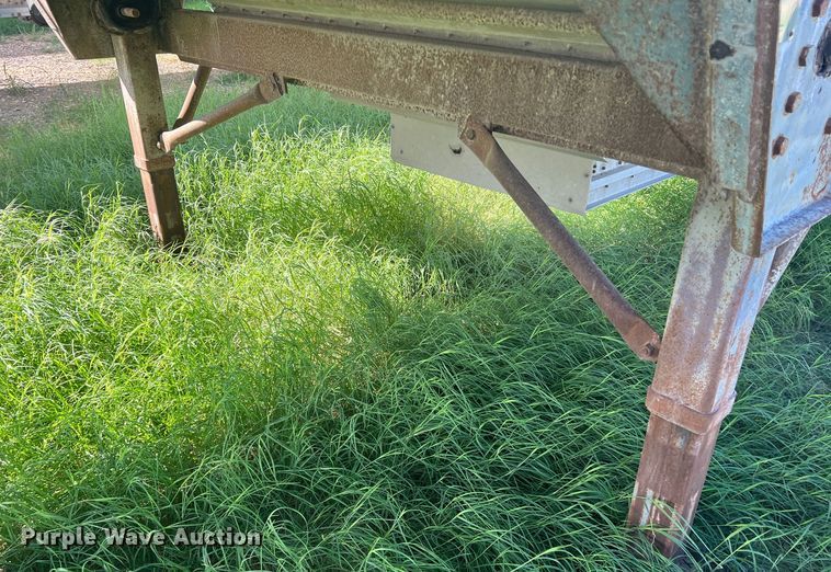 image for item DS2439 1986 Wilson DWH-100  grain trailer