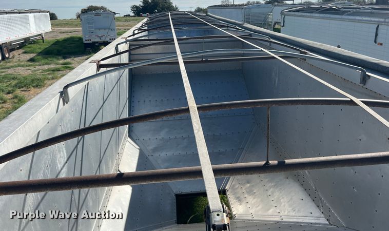 image for item DS2439 1986 Wilson DWH-100  grain trailer