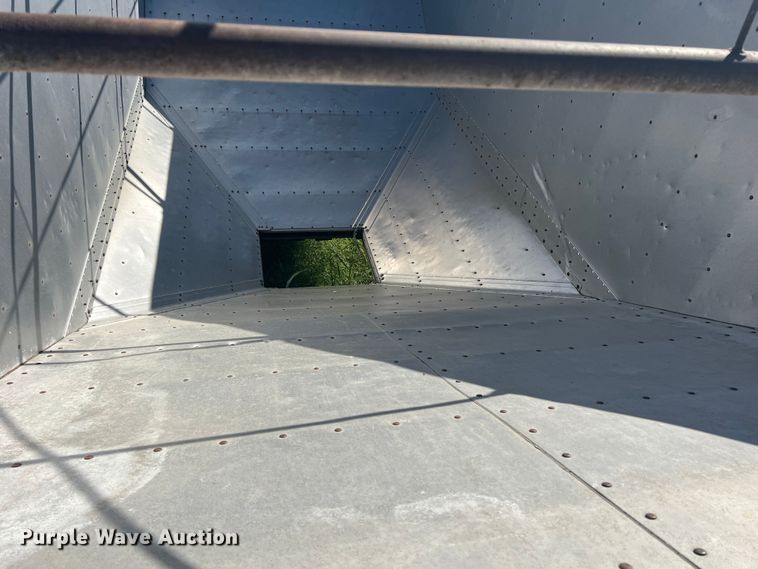 image for item DS2439 1986 Wilson DWH-100  grain trailer