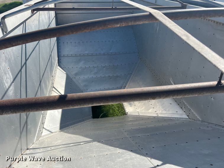 image for item DS2439 1986 Wilson DWH-100  grain trailer