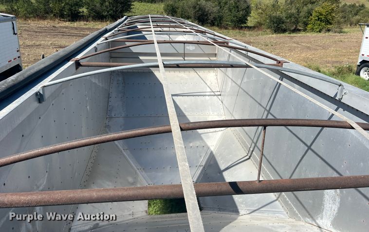 image for item DS2439 1986 Wilson DWH-100  grain trailer