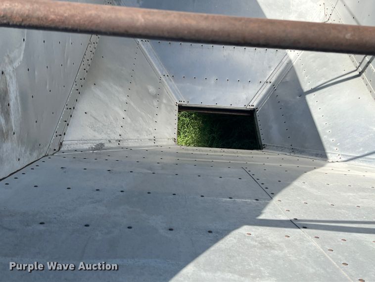 image for item DS2439 1986 Wilson DWH-100  grain trailer