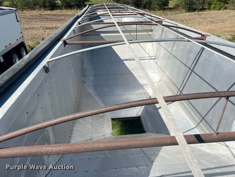 image for item DS2439 1986 Wilson DWH-100  grain trailer