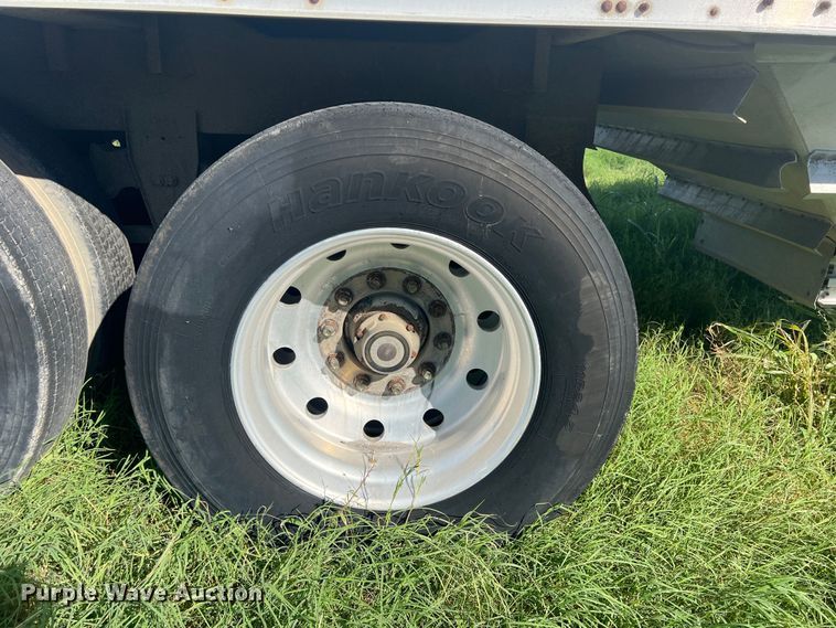 image for item DS2439 1986 Wilson DWH-100  grain trailer