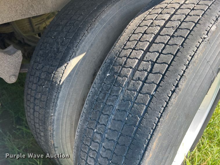 image for item DS2439 1986 Wilson DWH-100  grain trailer