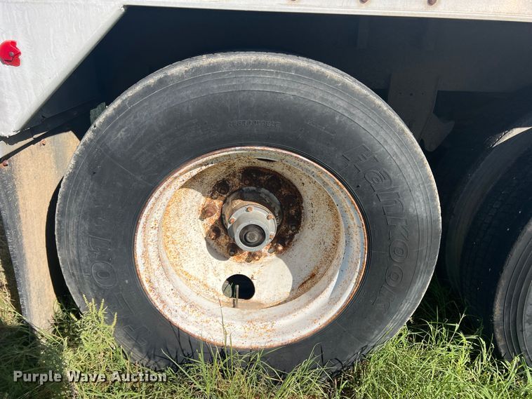 image for item DS2439 1986 Wilson DWH-100  grain trailer