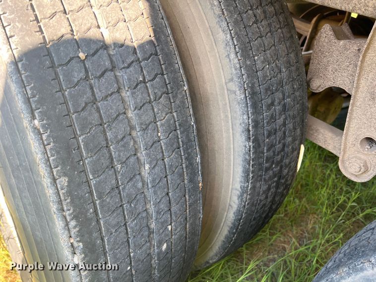 image for item DS2439 1986 Wilson DWH-100  grain trailer