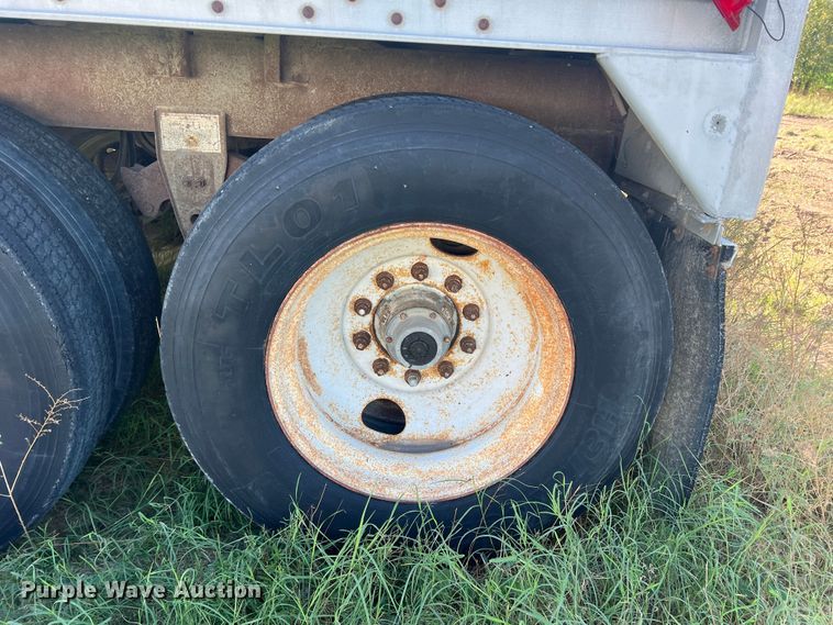 image for item DS2439 1986 Wilson DWH-100  grain trailer