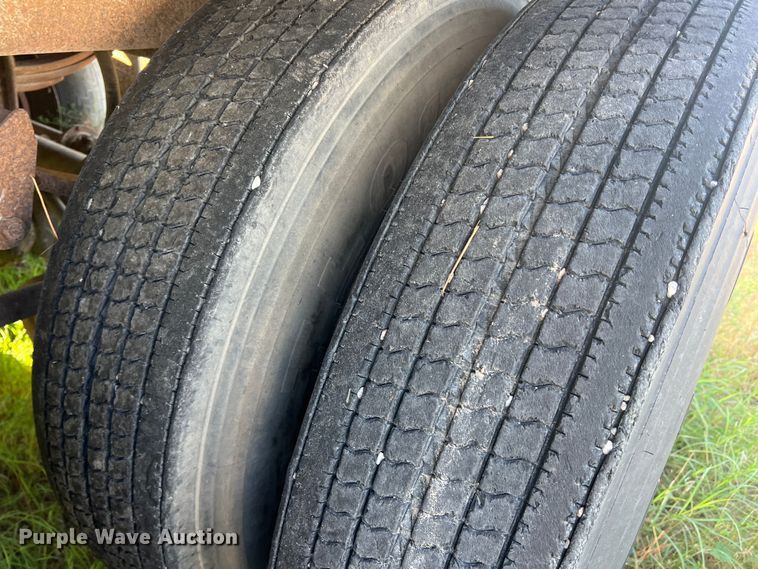 image for item DS2439 1986 Wilson DWH-100  grain trailer