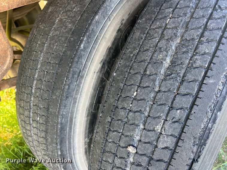 image for item DS2439 1986 Wilson DWH-100  grain trailer