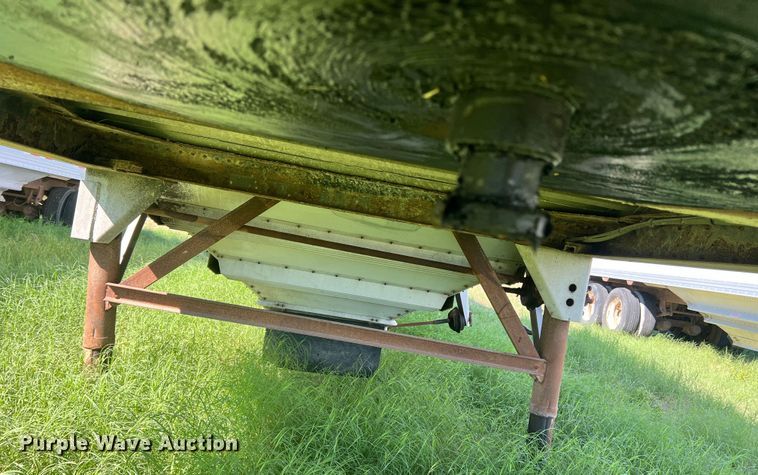 image for item DS2445 1999 Merritt P4329X  grain trailer