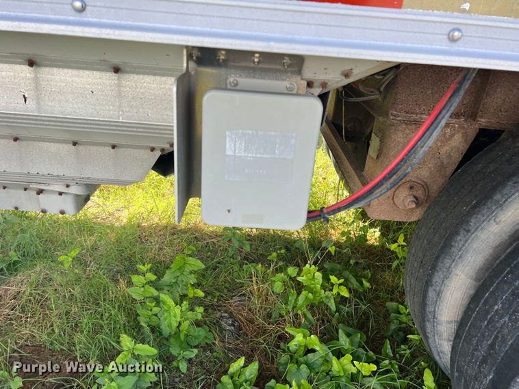 image for item DS2445 1999 Merritt P4329X  grain trailer