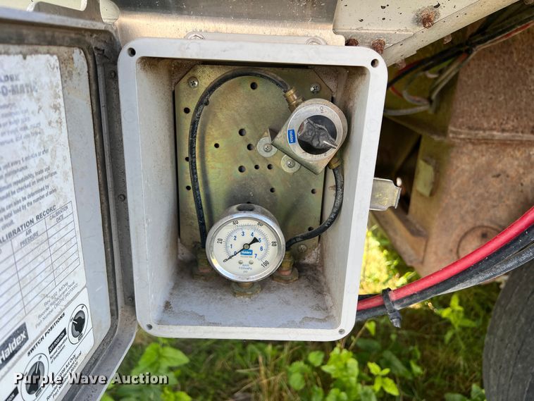 image for item DS2445 1999 Merritt P4329X  grain trailer