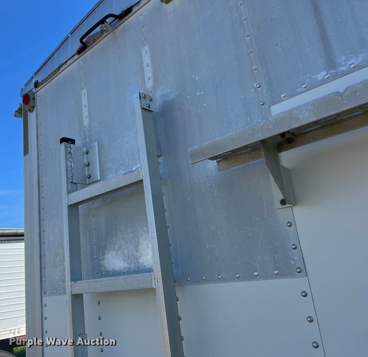 image for item DS2445 1999 Merritt P4329X  grain trailer