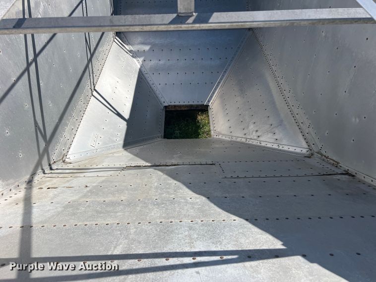 image for item DS2445 1999 Merritt P4329X  grain trailer