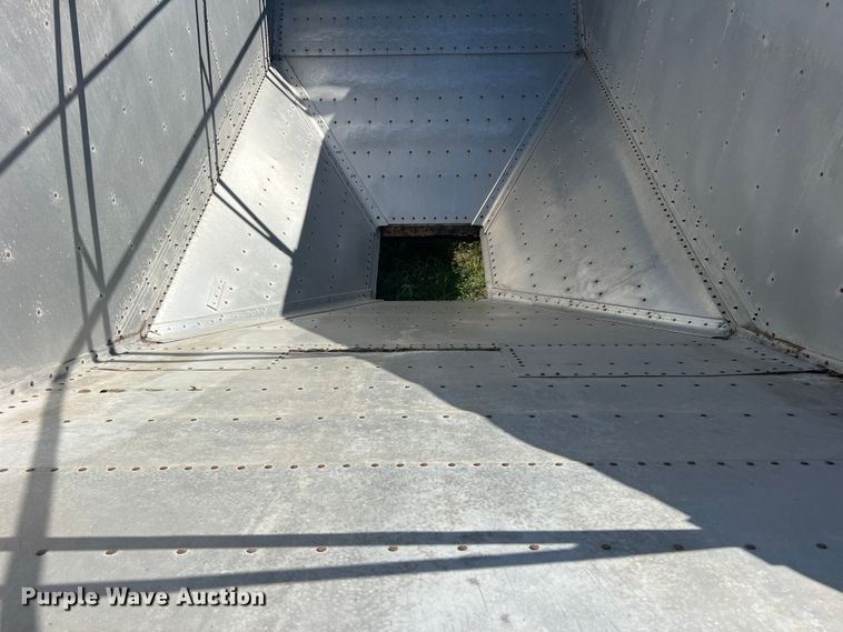 image for item DS2445 1999 Merritt P4329X  grain trailer